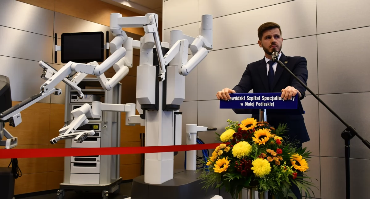 zdrowie, Robot Vinci Białej Podlaskiej Nowoczesna chirurgia wyciągnięcie ręki mniejsze blizny szybsza rekonwalescencja - zdjęcie, fotografia