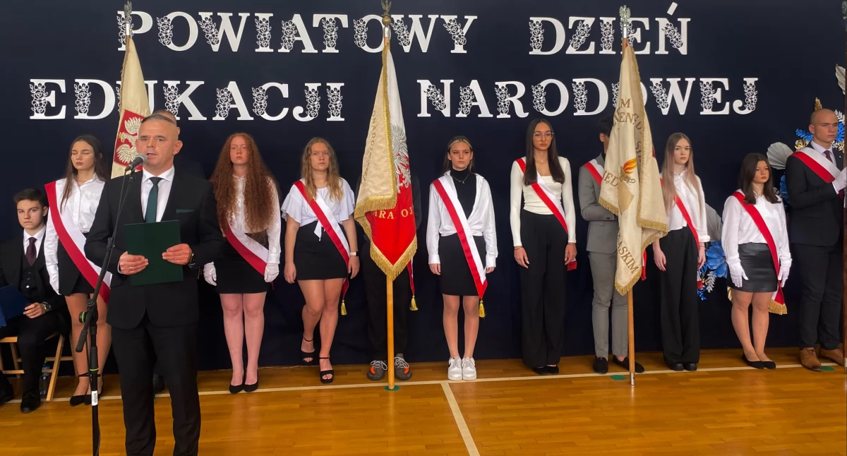 edukacja, Dzień Edukacji Narodowej Powiatowe święto Międzyrzecu Podlaskim Stypendia uczniów wyróżnienia nauczycieli inspiracja przyszłość - zdjęcie, fotografia