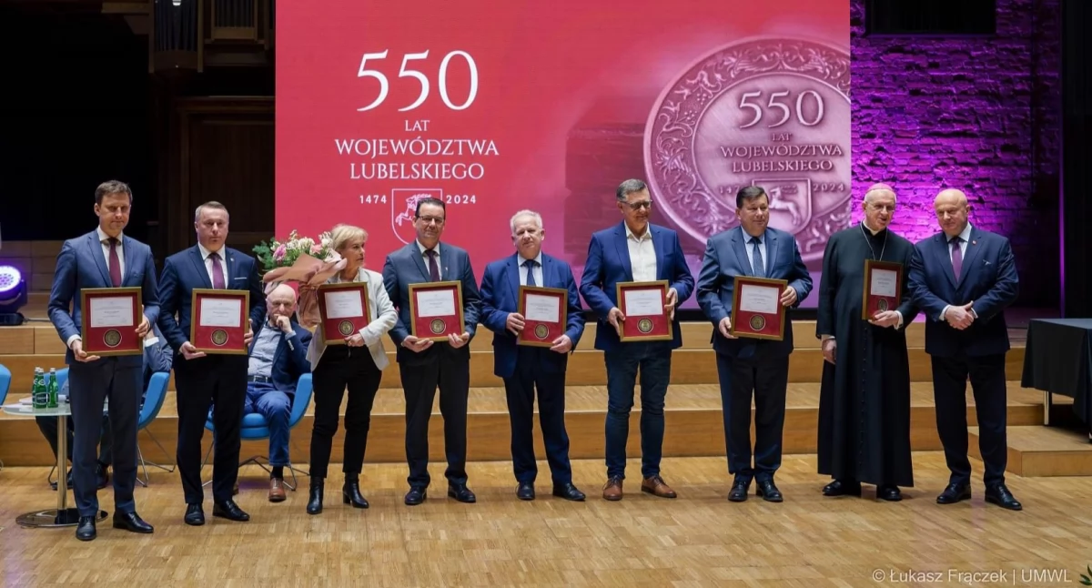 ludzie, Konferencja „Światło ciemności” Filharmonii Lubelskiej Wyróżnienie Wójta Gminy Łomazy - zdjęcie, fotografia