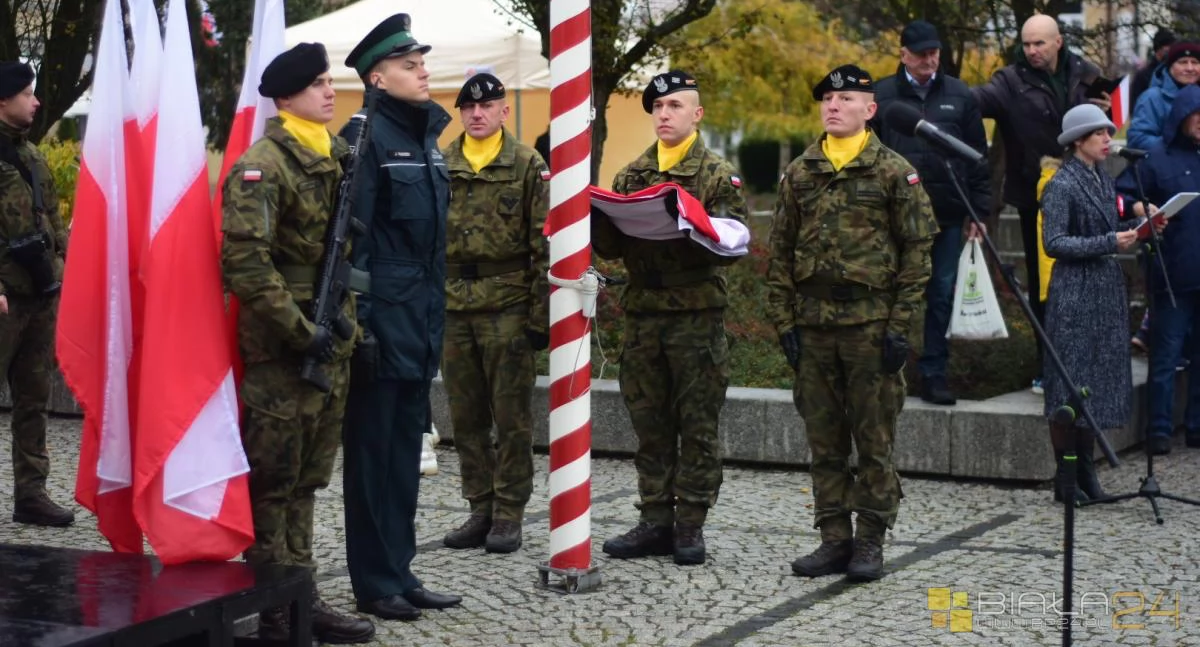 historia, Biała Podlaska barwach bieli czerwieni Uroczyste obchody Narodowego Święta Niepodległości - zdjęcie, fotografia