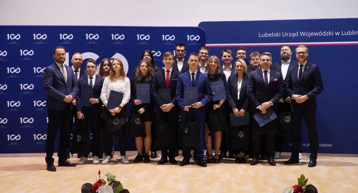 edukacja, Wspaniałe osiągnięcia uczniów Białej Podlaskiej nagrodzone stypendiami uroczyste wręczenie stypendium Prezesa Ministrów - zdjęcie, fotografia