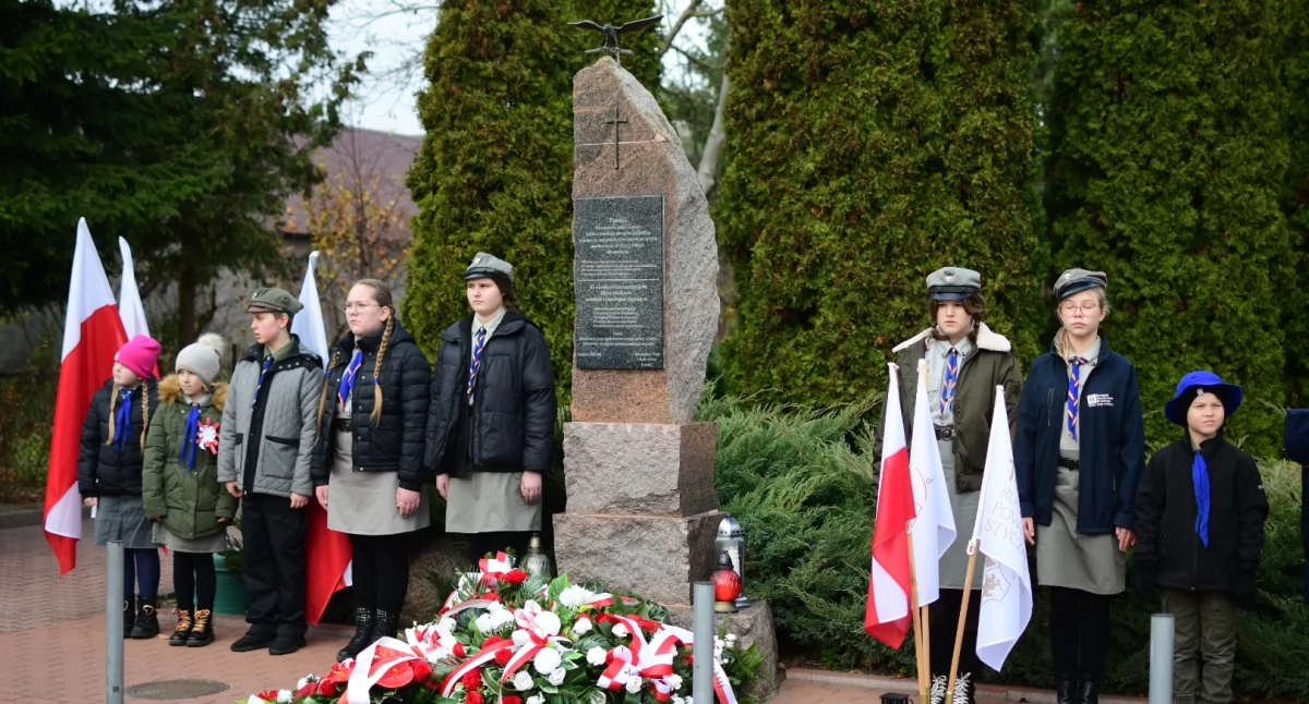 historia, Uroczyste obchody rocznicy odzyskania niepodległości Łomazach przemarsz - zdjęcie, fotografia