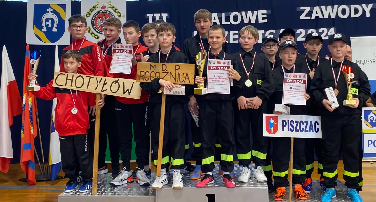 inne, zawodników drużyn sportowe emocje Krzewicy Zawody Halowe Młodzieżowych Drużyn Pożarniczych rozstrzygnięte - zdjęcie, fotografia