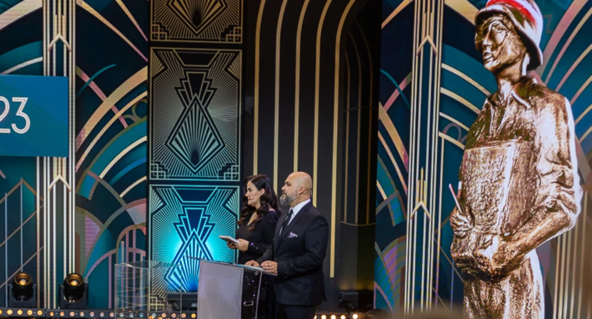 Pomoc, Białej Podlaskiej Edyta Wojtasińska prestiżową nagrodą BohaterON - zdjęcie, fotografia