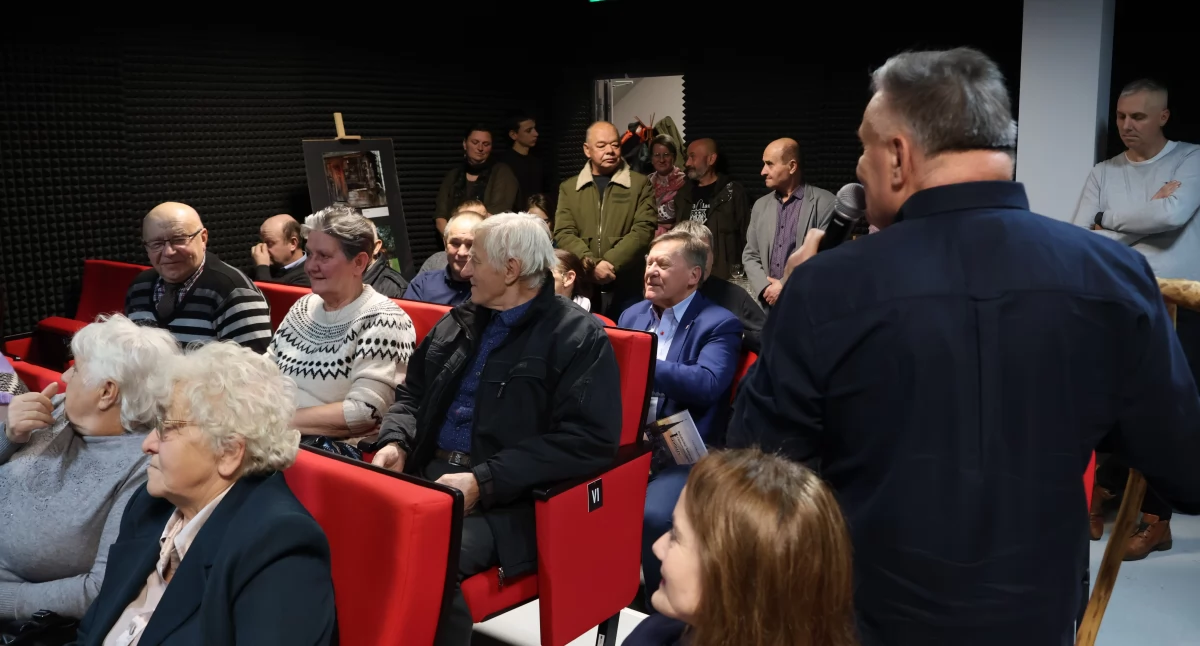 Spotkania autorskie, Spotkanie autorskie Cezarym Nowogrodzki Łomazach - zdjęcie, fotografia
