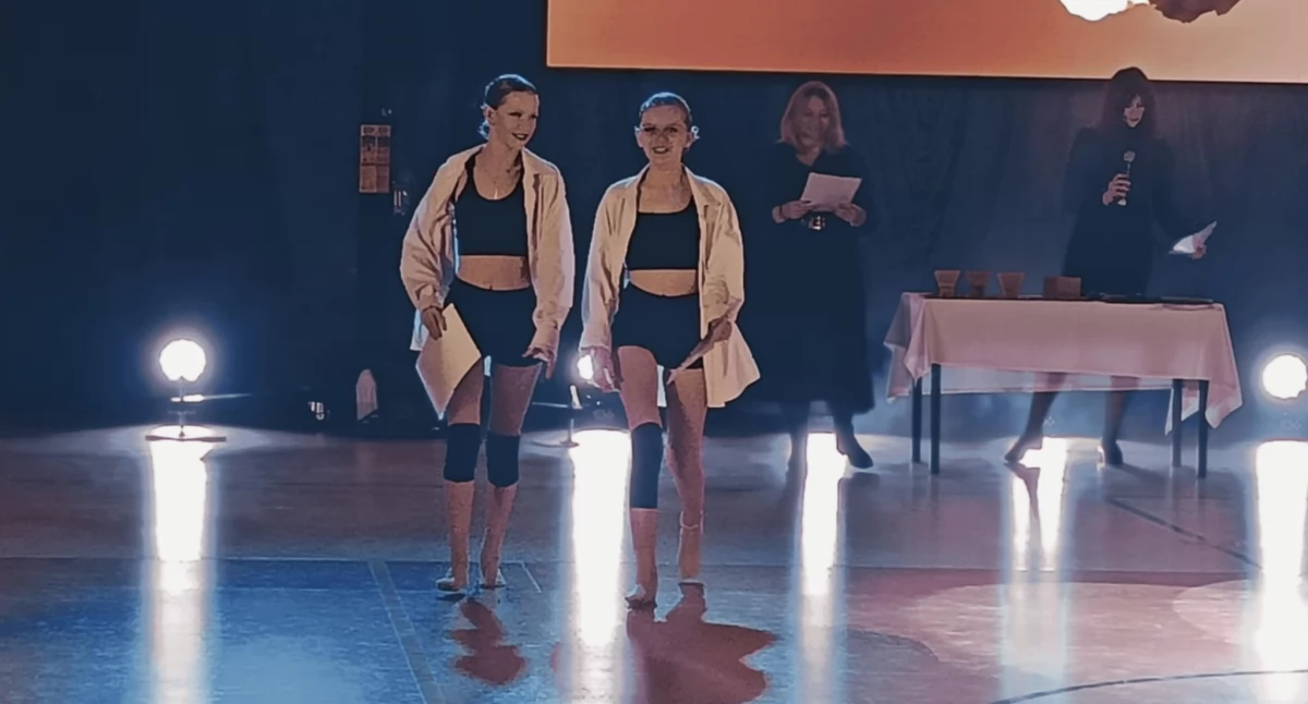 taniec, Złote medale owacje stojąco Grupa Dance Factory Bialskiego Centrum Kultury świętuje ogromny sukces ogólnopolskim turnieju - zdjęcie, fotografia