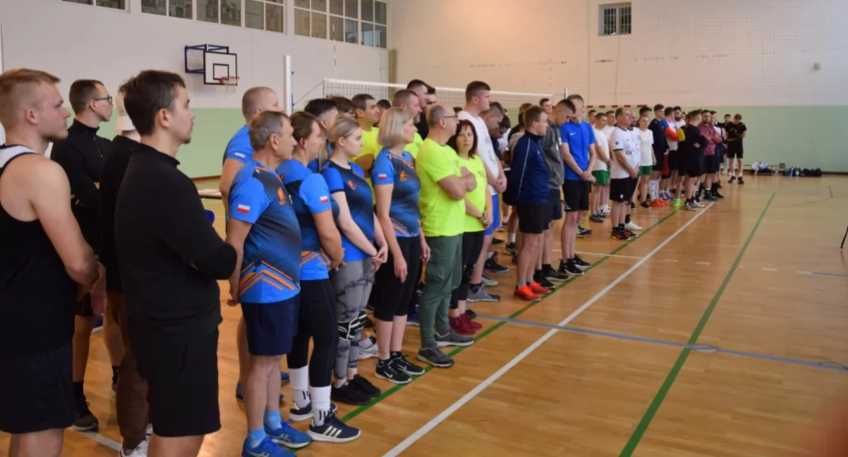 Siatkówka, Powiatowy Barbórkowy Turniej Piłki Siatkowej Zalesiu sportowe emocje rywalizacja niezapomniana integracja - zdjęcie, fotografia