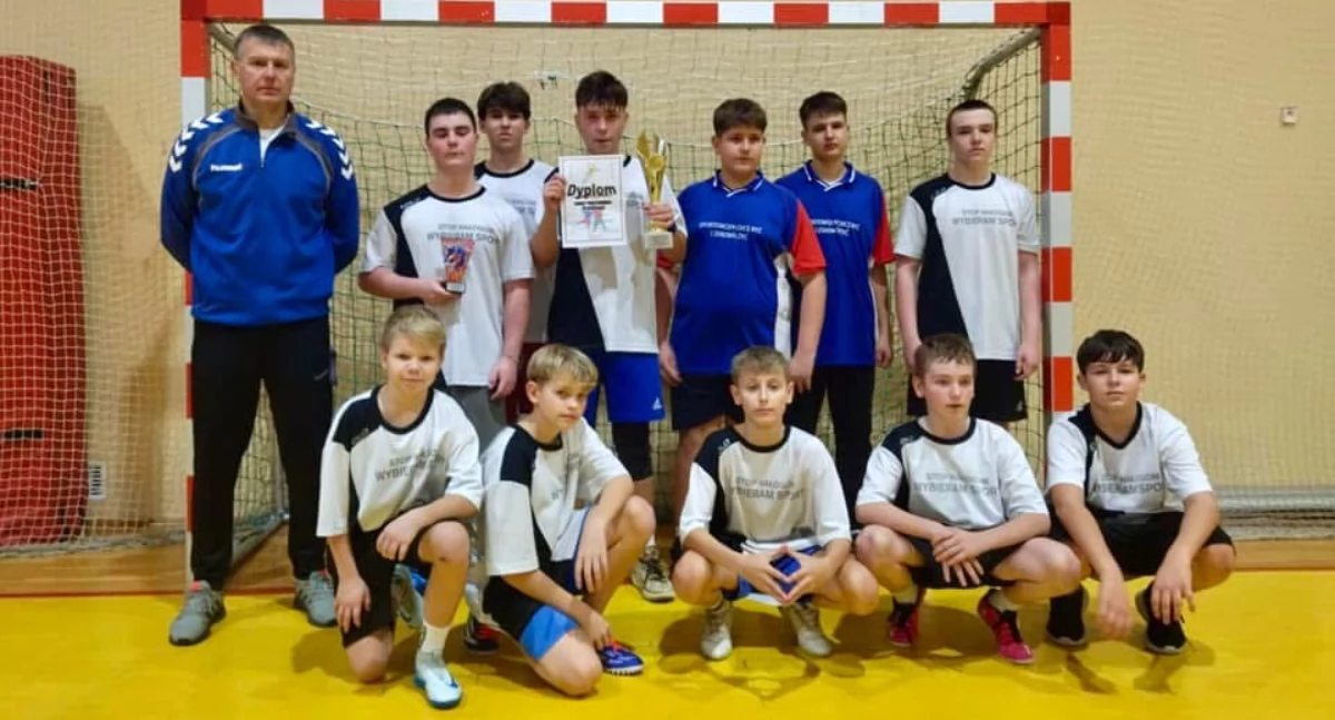 Piłka ręczna, Mikołajkowa rywalizacja sportowe emocje Piszczacu Sukcesy naszych młodych piłkarzy ręcznych - zdjęcie, fotografia