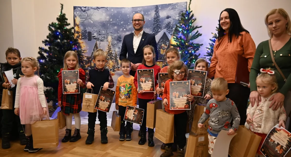 konkurs, Artystyczne wizje świątecznej podsumowanie Gminnego Konkursu Plastycznego świąteczną niezwykłą noc” - zdjęcie, fotografia