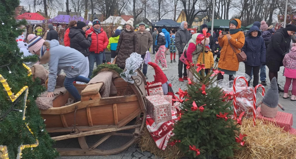ludzie, Piszczacki Jarmark Bożonarodzeniowy magia świąt Rynku - zdjęcie, fotografia