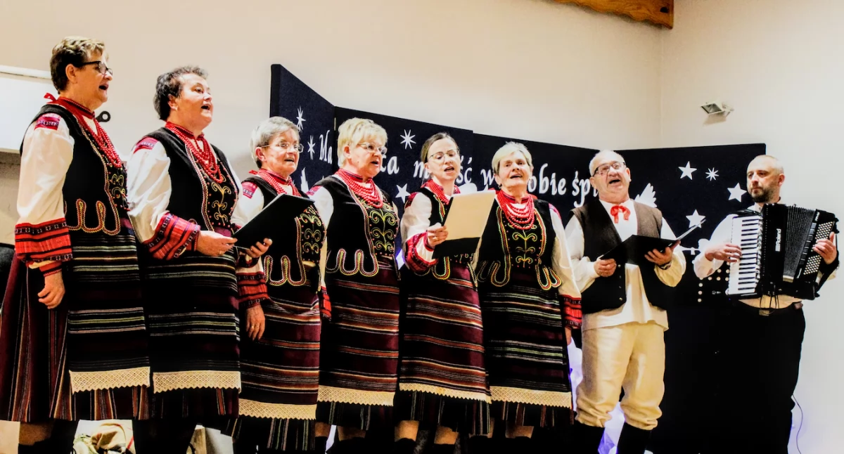 ludzie, Wspólne kolędowanie Klubie Kultury Sitniku - zdjęcie, fotografia