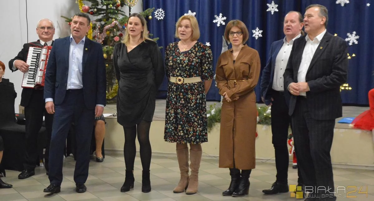 Zespoły Ludowe, Kolędowanie Gminie Międzyrzec Podlaski zobacz relację spotkania które połączyło pokolenia - zdjęcie, fotografia