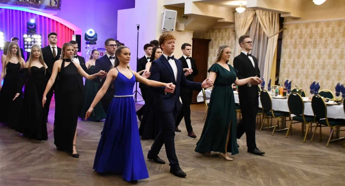 Studniówka 2025, Maturzyści bawili białego - zdjęcie, fotografia