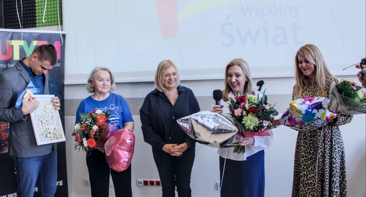 ludzie, urodziny Stowarzyszenia “Wspólny Świat” Białej Podlaskiej - zdjęcie, fotografia
