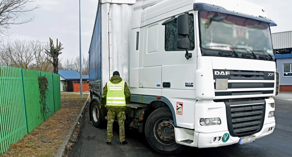 Granica, Naczepa utracona Litwie zatrzymana granicy Straż Graniczna odzyskała pojazdy miliony złotych - zdjęcie, fotografia
