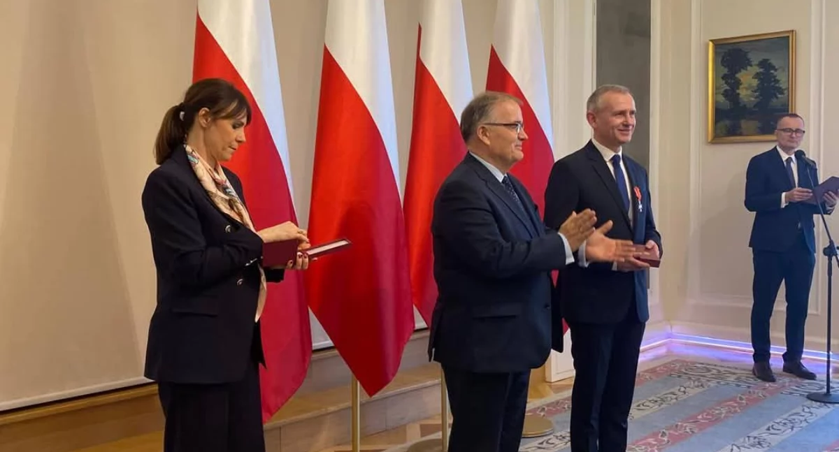 Urząd, Piotr Karwowski odznaczony Krzyżem Kawalerskim Orderu Odrodzenia Polski uznanie dyrygenta wychowawcy młodych pokoleń - zdjęcie, fotografia