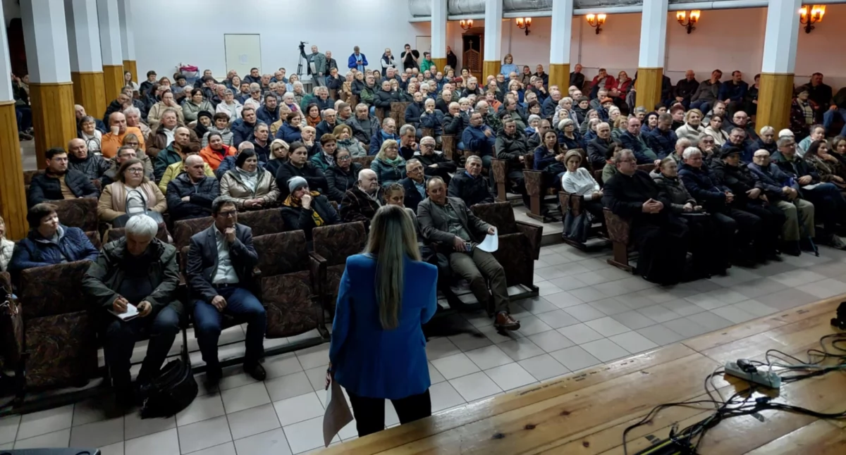 Radni, Mieszkańcy Białej Podlaskiej protestują przeciwko likwidacji przejazdu kolejowego ulicy Łomaskiej - zdjęcie, fotografia