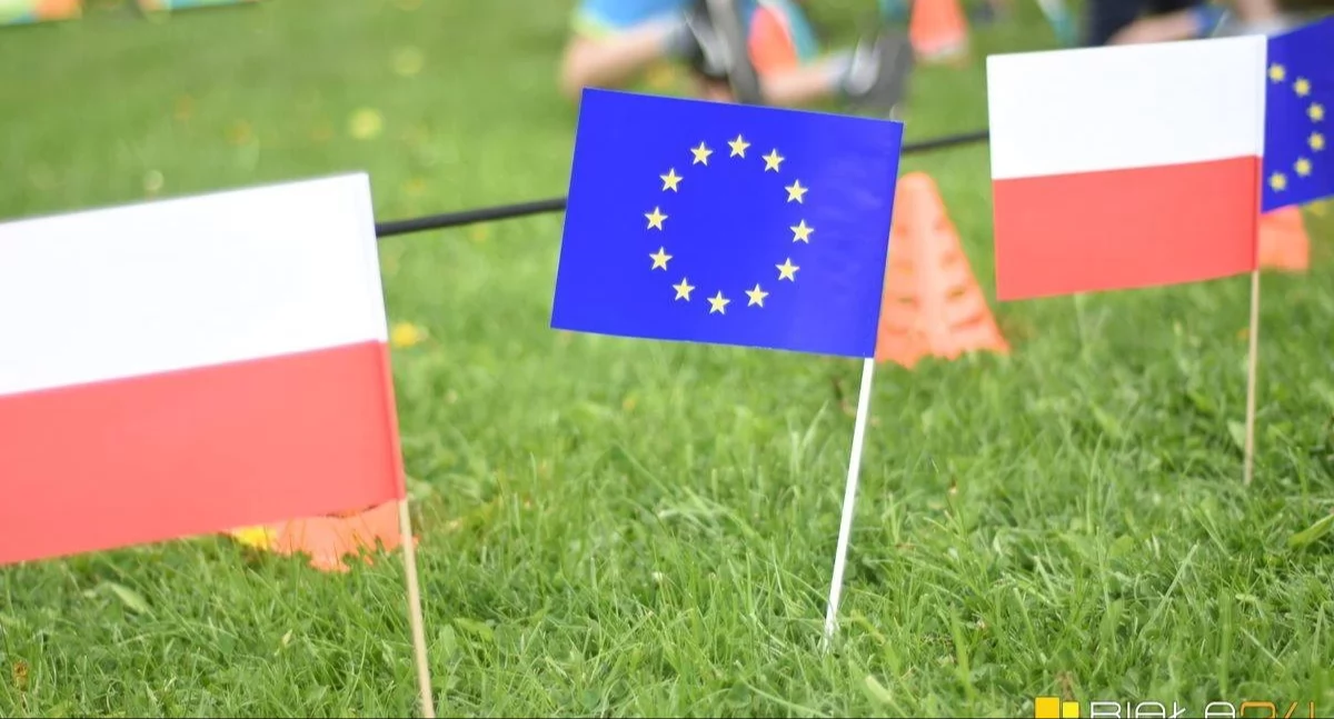 Urząd, Młodzieżowa Miasta Międzyrzec Podlaski zaprasza konferencję Prezydencji Polski Radzie - zdjęcie, fotografia