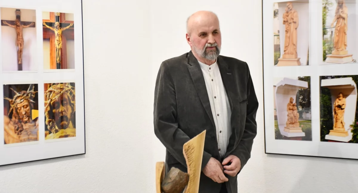 wystawy, Rzeźby Duszą Drewna Sukces Wystawy Mariana Korczyka Białej Podlaskiej - zdjęcie, fotografia