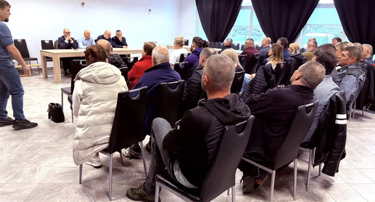 Ogólna, Rakowiska konflikcie mieszkańcy mają dość uciążliwej działalności firmy budowlanej Hałas ciężki sprzęt zniszczone drogi Gmina Biała Podlaska reaguje - zdjęcie, fotografia