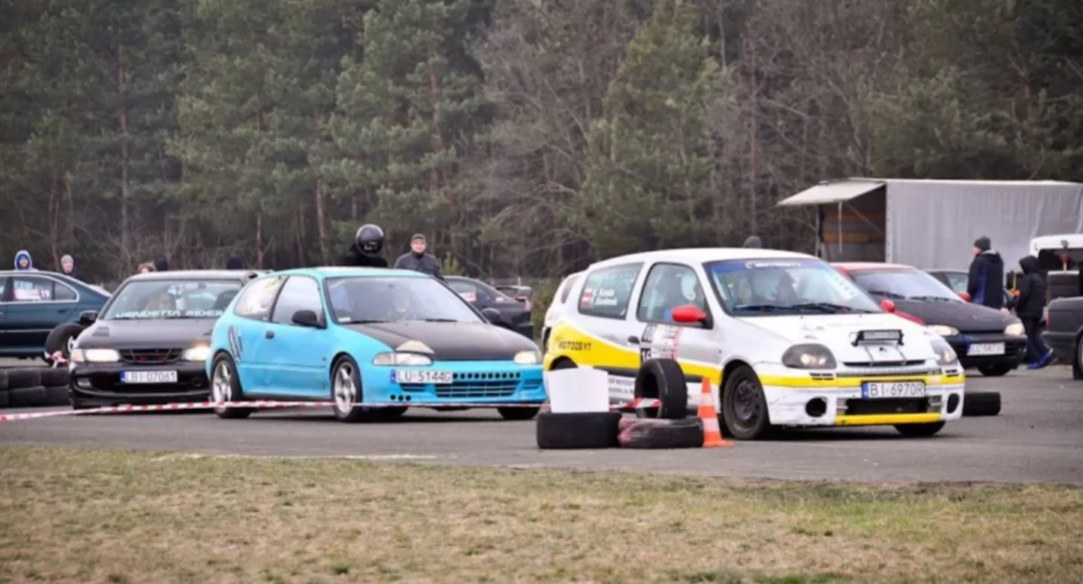Moto, Emocje gwarantowane! Sprint Automobilklubu Bialskopodlaskiego rozgrzeje asfalt Białej Podlaskiej - zdjęcie, fotografia