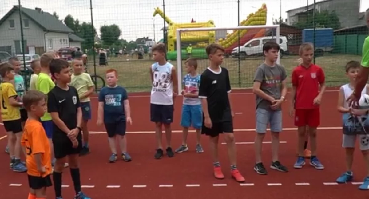 Urząd, boisko sportowe Woskrzenicach Dużych uroczyste otwarcie - zdjęcie, fotografia