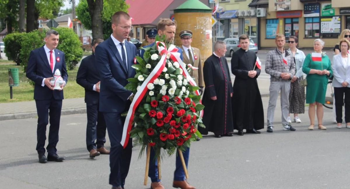historia, Piszczac oddał hołd Konstytucji Uroczysta podniesienie flagi przemarsz pamięci - zdjęcie, fotografia