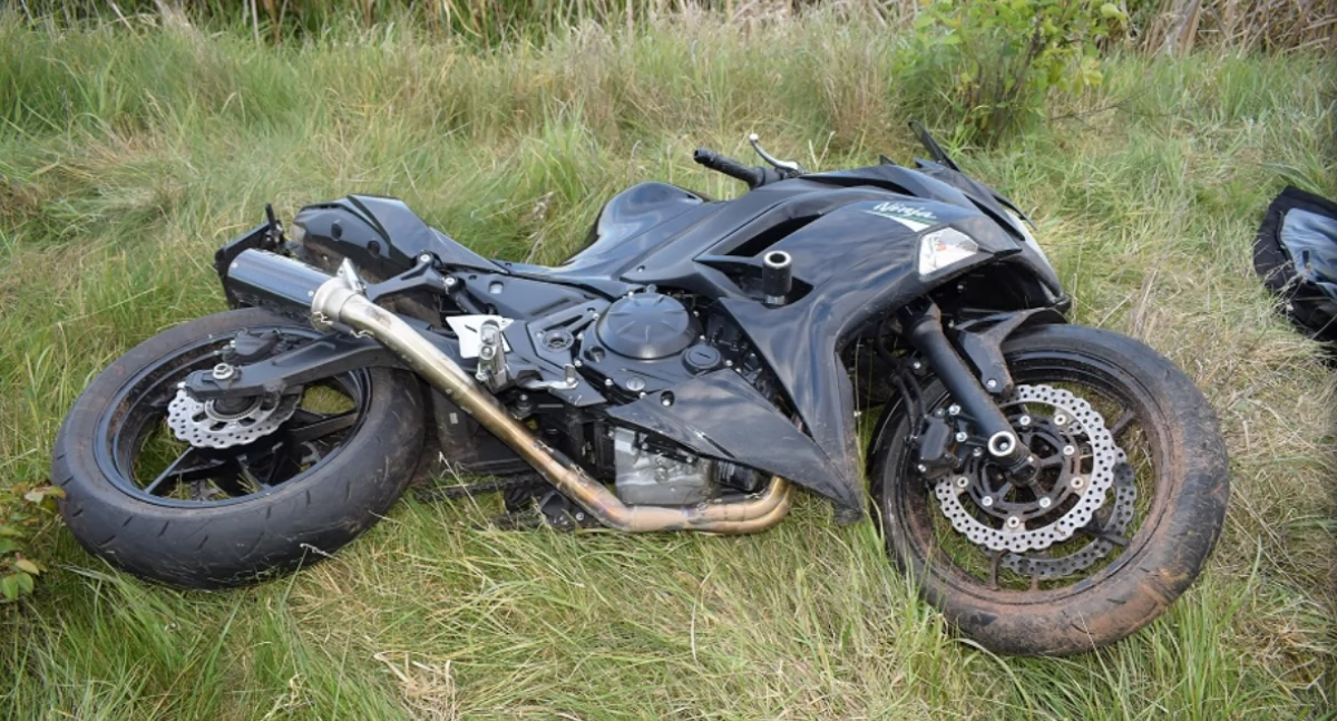 Komunikat policji, Zdarzenia drogowe udziałem motocyklistów policja apeluje rozwagę - zdjęcie, fotografia
