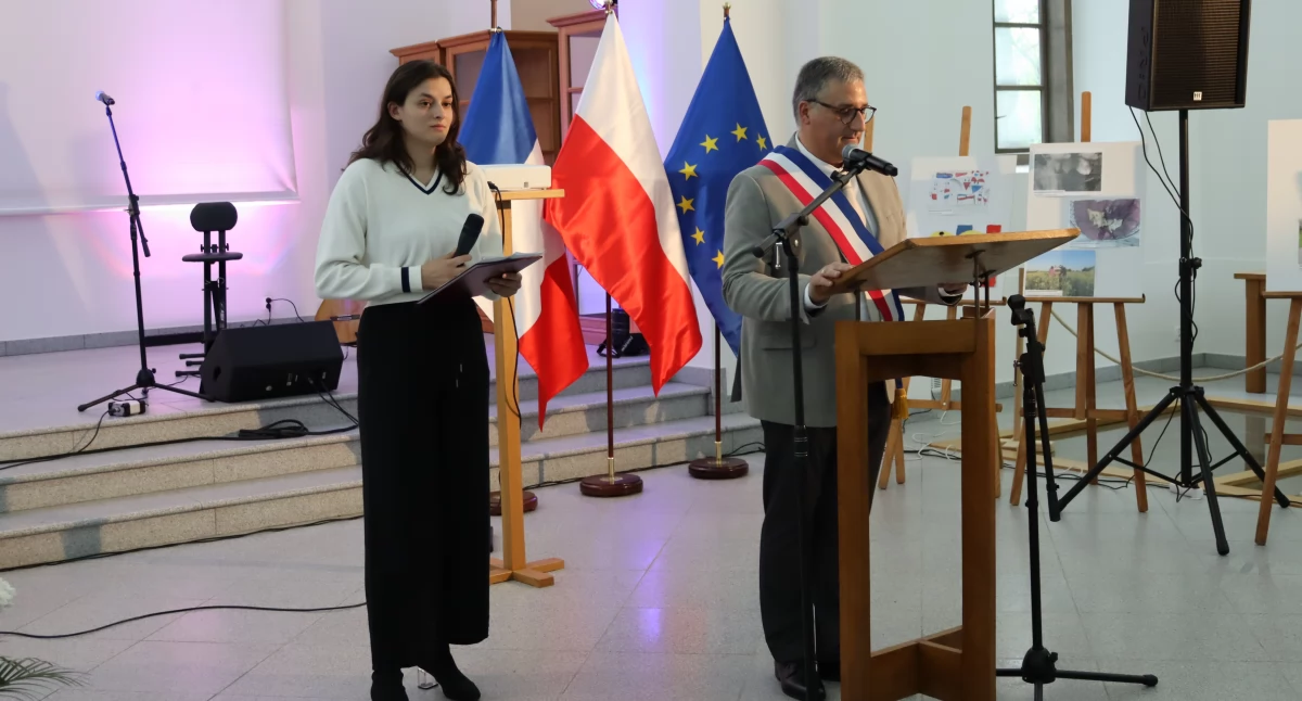 ludzie, Wieczór Francuski Wisznicach Sztuka muzyka przyjaźń sercu gminy - zdjęcie, fotografia