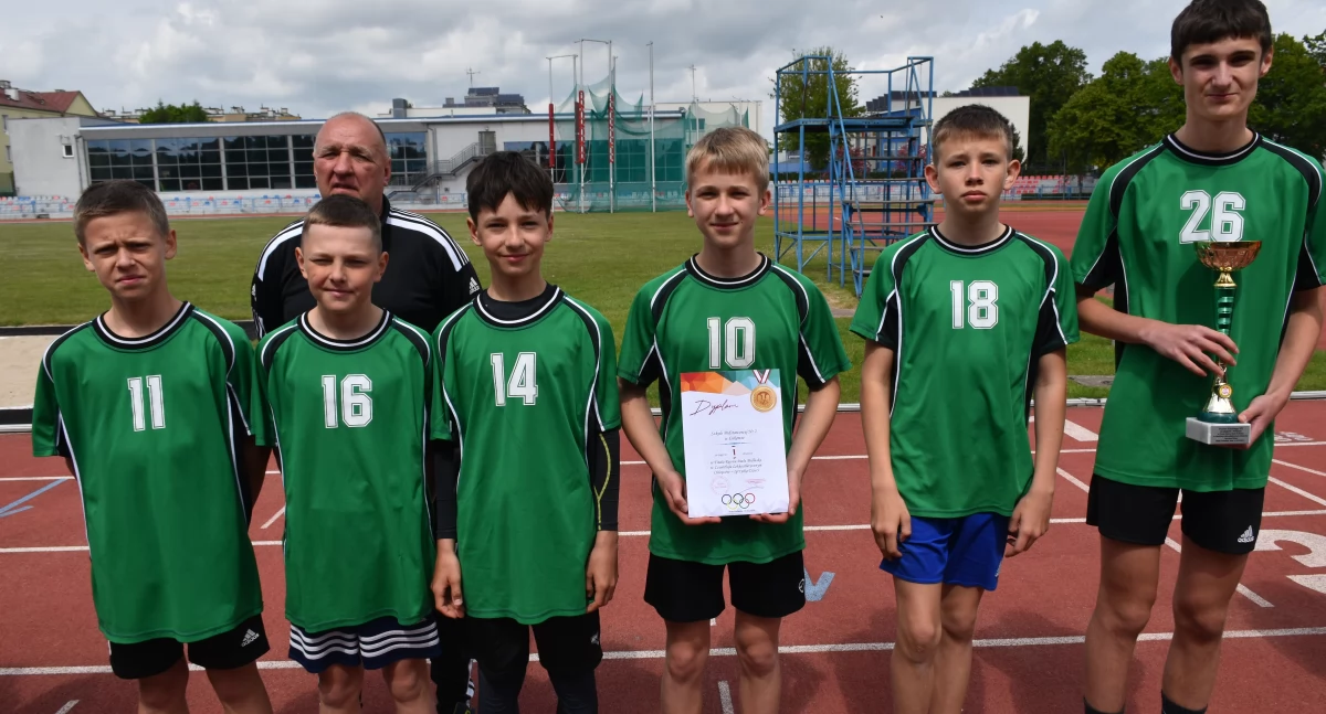 Lekkoatletyka , Zacięta rywalizacja wysoki poziom sportowy relacja półfinału wojewódzkiego czwórboju lekkoatletycznego chłopców - zdjęcie, fotografia