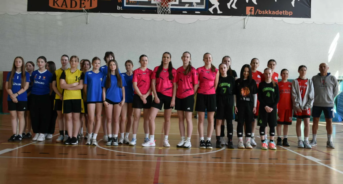 Lekkoatletyka , Zacięta rywalizacja stadionie Białej Podlaskiej półfinał wojewódzki lekkoatletycznej - zdjęcie, fotografia