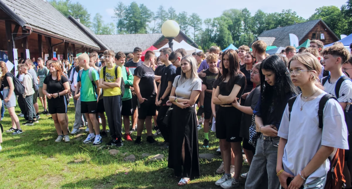 ludzie, Targi Pracy Edukacji Roskoszy przyciągnęły tłumy zainteresowanych - zdjęcie, fotografia