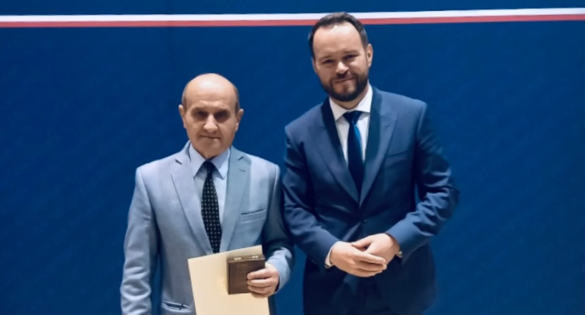 Urząd, Sukces gminy Łomazy Ryszard Bielecki uhonorowany Medalem lecia Dyplomem Uznania - zdjęcie, fotografia