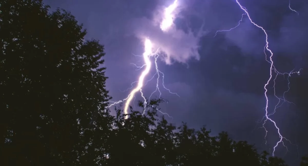 Meterologia, Silne burze powiatem bialskim prognozowane intensywne opady deszczu porywisty wiatr możliwy - zdjęcie, fotografia