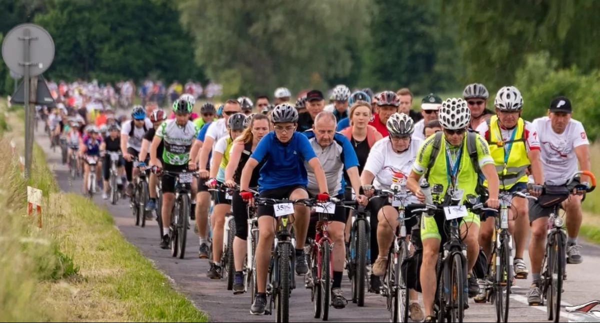 festyny, Rowerowa rywalizacja turniej piłki nożnej dmuchane atrakcje Rakowiska zapraszają Festyn Sportowo Rekreacyjny Aktywni Razem - zdjęcie, fotografia