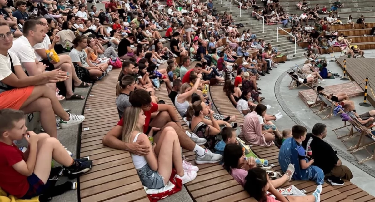 kino, Letnie Amfiteatrze filmowe wieczory gwiazdami Białej Podlaskiej - zdjęcie, fotografia
