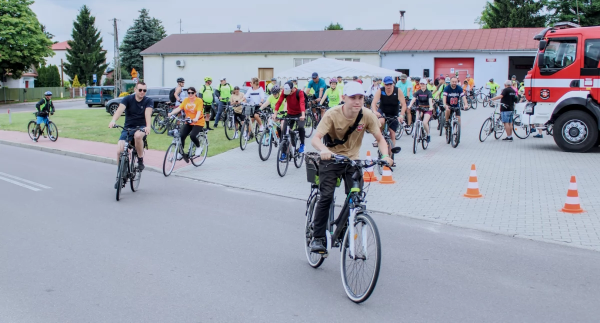 ludzie, Rowerowa niedziela Sławacinku Starym Siódmy Strażacki Rowerowy - zdjęcie, fotografia
