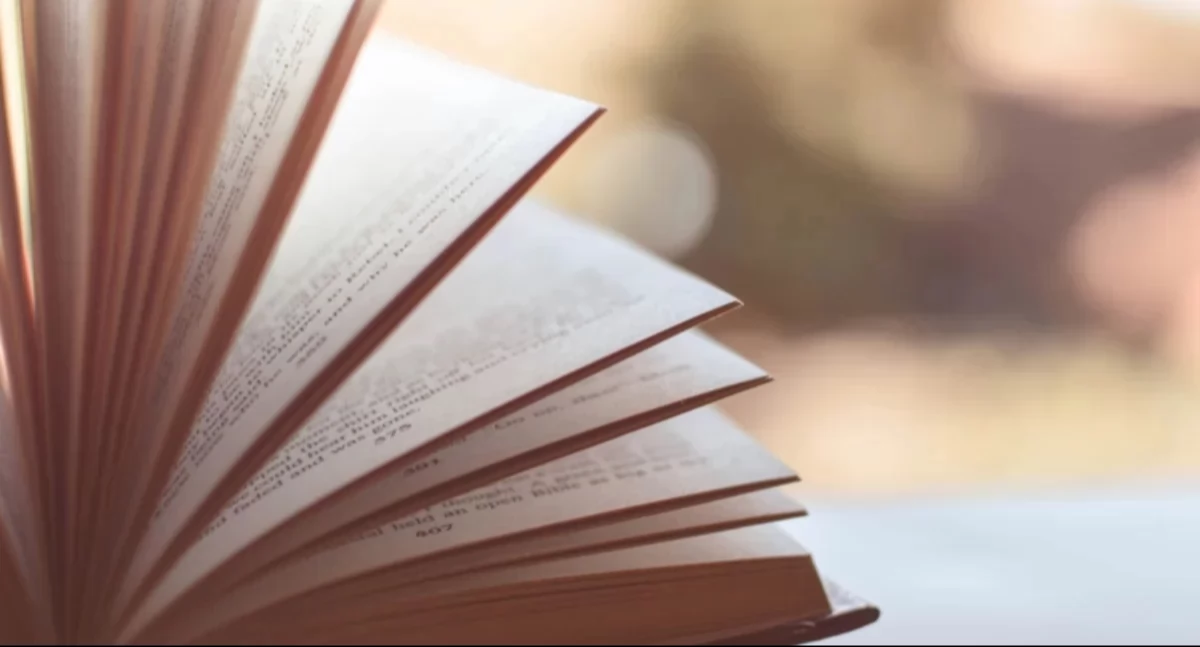 konkurs, Twoja książka Twój Barwna Biblioteka ogłasza konkurs fotograficzny najbardziej kreatywne zdjęcie inspirowane okładką - zdjęcie, fotografia