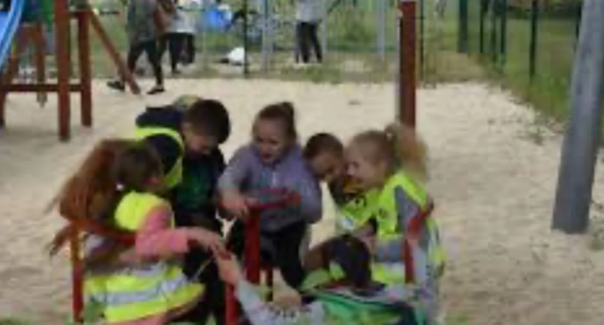 Inwestycje, Przebudowa doposażenie placów zabaw Białej Podlaskiej program „Aktywne place zabaw” - zdjęcie, fotografia