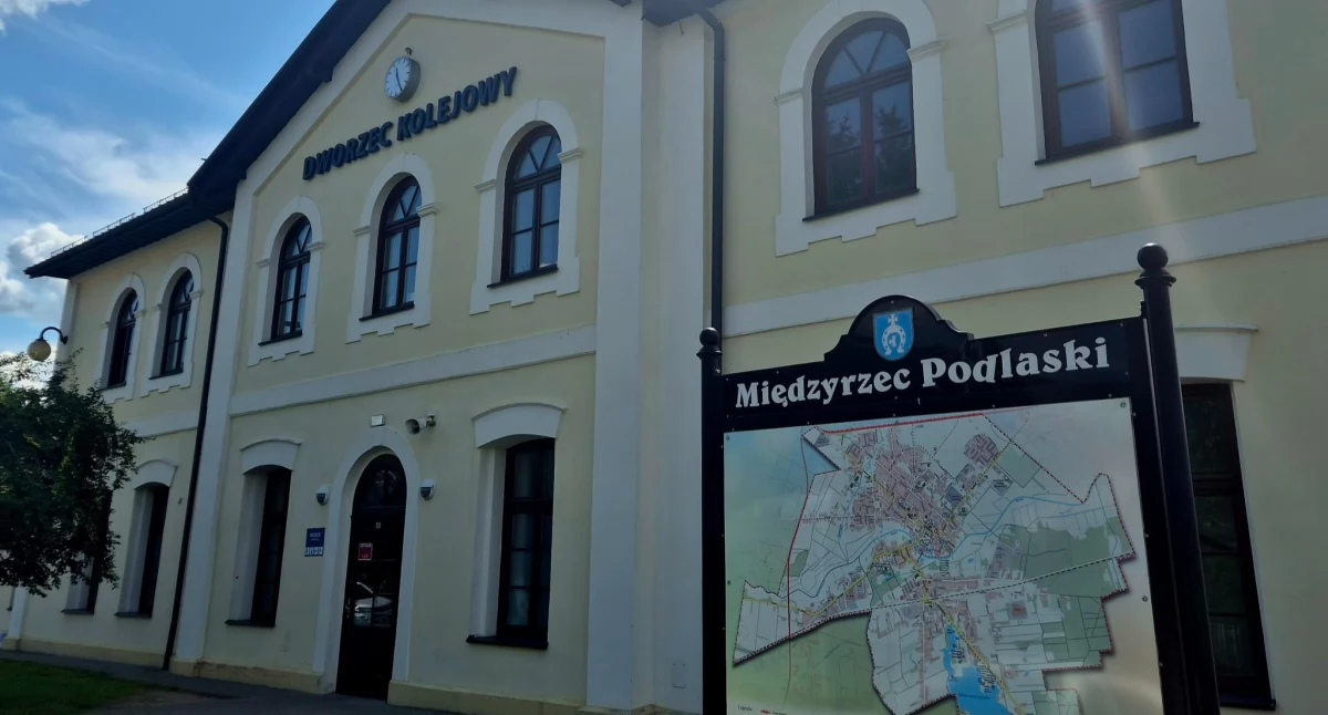 Radni, Zamknięcie biletowej międzyrzeckim dworcu wywołuje falę sprzeciwu Mieszkańcy podpisują petycję radni zapowiadają wystąpienie - zdjęcie, fotografia