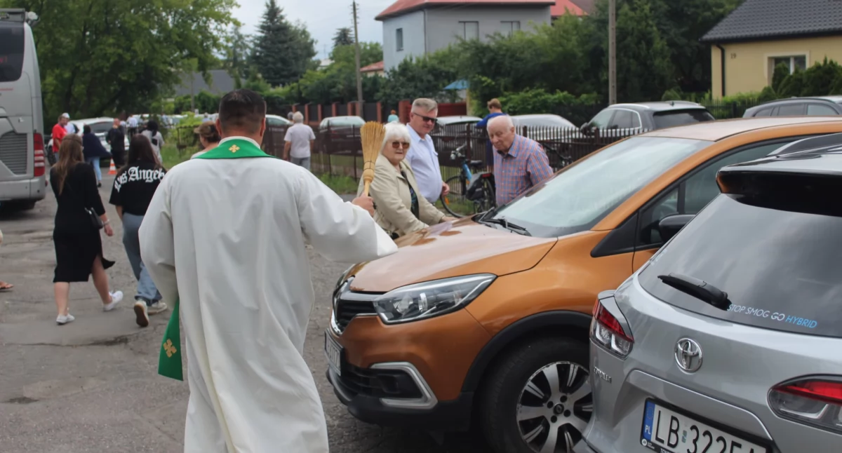 kościół, Bezpieczeństwo drodze szlachetne serca Poświęcenie pojazdów akcja krwiodawstwa parafii Michała Archanioła Białej Podlaskiej - zdjęcie, fotografia