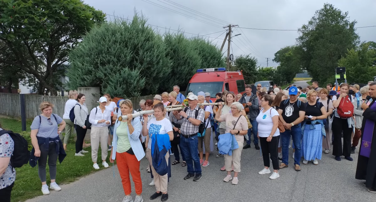 kościół, Ponad pątników drodze Matki Bożej Leśniańskiej Jubileuszowa pielgrzymka Międzyrzeca pokonała ponad kilometrów - zdjęcie, fotografia