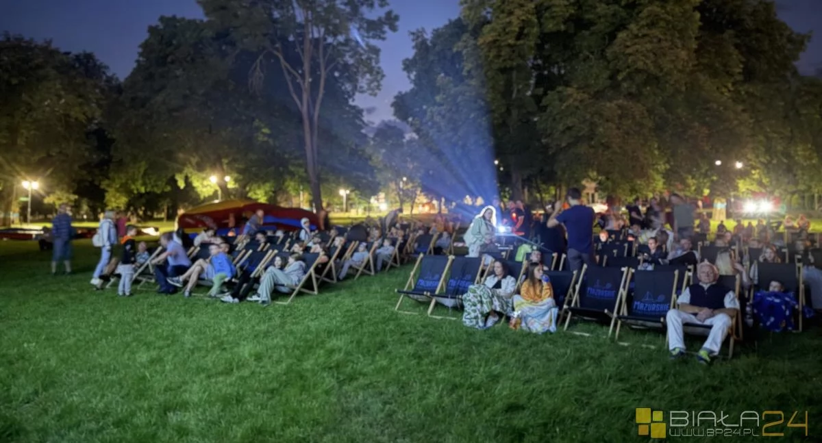kino, Międzyrzec gwiazdami Plenerowe przyciągnęło tłumy mieszkańców - zdjęcie, fotografia