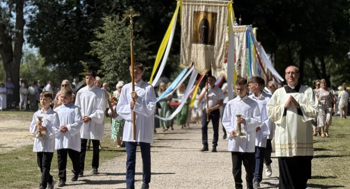 kościół, Wielkie Święto Kodniu Tysiące pielgrzymów odpuście Wniebowzięcia Biskup Gurda poruszającej homilii kochający ojciec - zdjęcie, fotografia