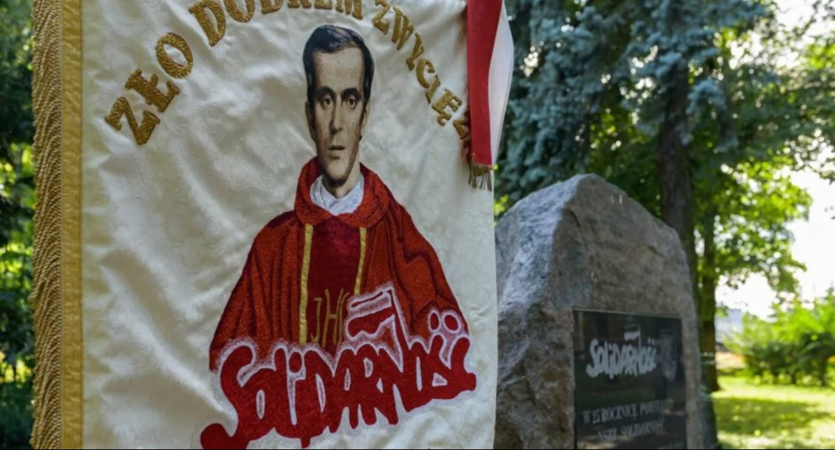 historia, Biała Podlaska uczci rocznicę powstania Solidarności wspólne złożenie kwiatów pamięć bohaterach wolności - zdjęcie, fotografia