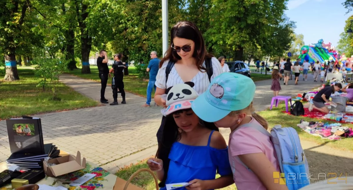 festyny, Potockich tętnił życiem Mieszkańcy Międzyrzeca Podlaskiego pożegnali - zdjęcie, fotografia