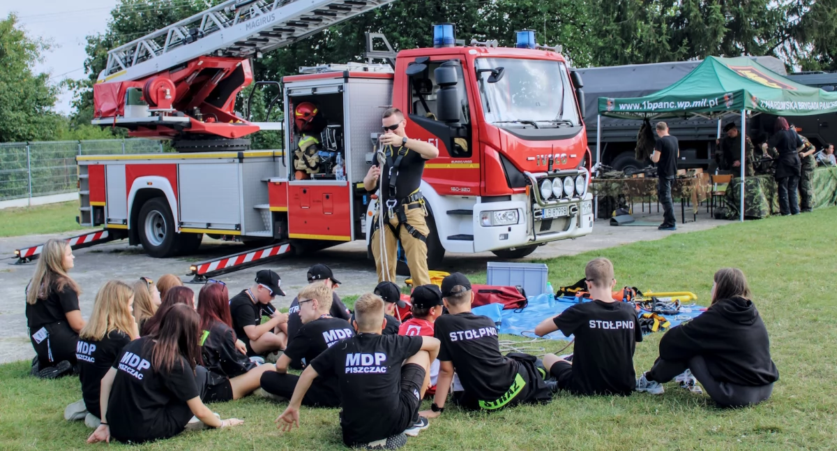 ludzie, Zmagania “Razem ogniu przygody” Piknik Bezpieczeństwa Sławacinku Starym - zdjęcie, fotografia
