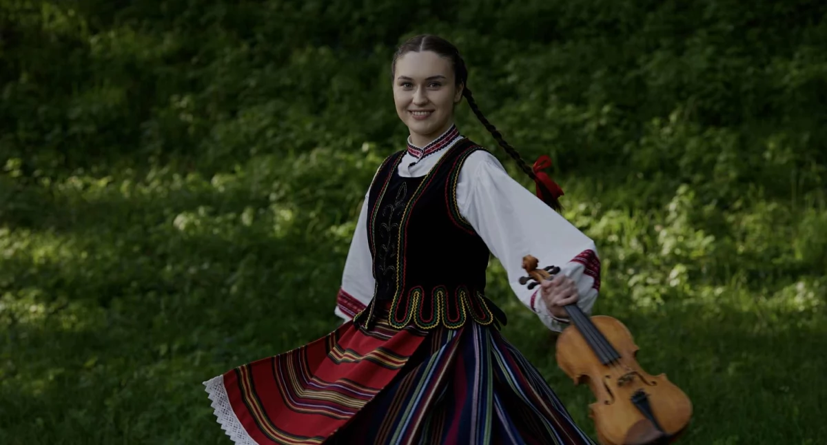ludzie, POZYTYWNIE ZAKRĘCENI Oliwia Spychel dziewczyna która zakochała skrzypcach pierwszego pociągnięcia smyczkiem - zdjęcie, fotografia