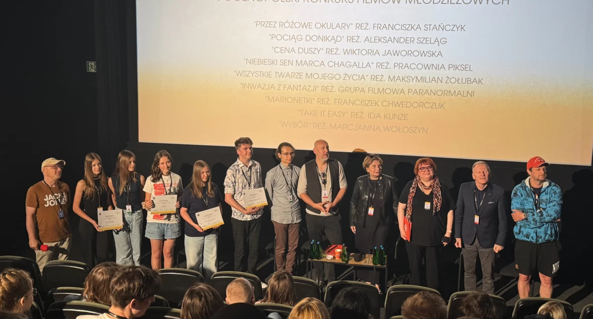Fotografia, Młodzi twórcy Białej Podlaskiej podbijają filmowy świat animacja Niebieski Marca Chagalla finale prestiżowego konkursu - zdjęcie, fotografia