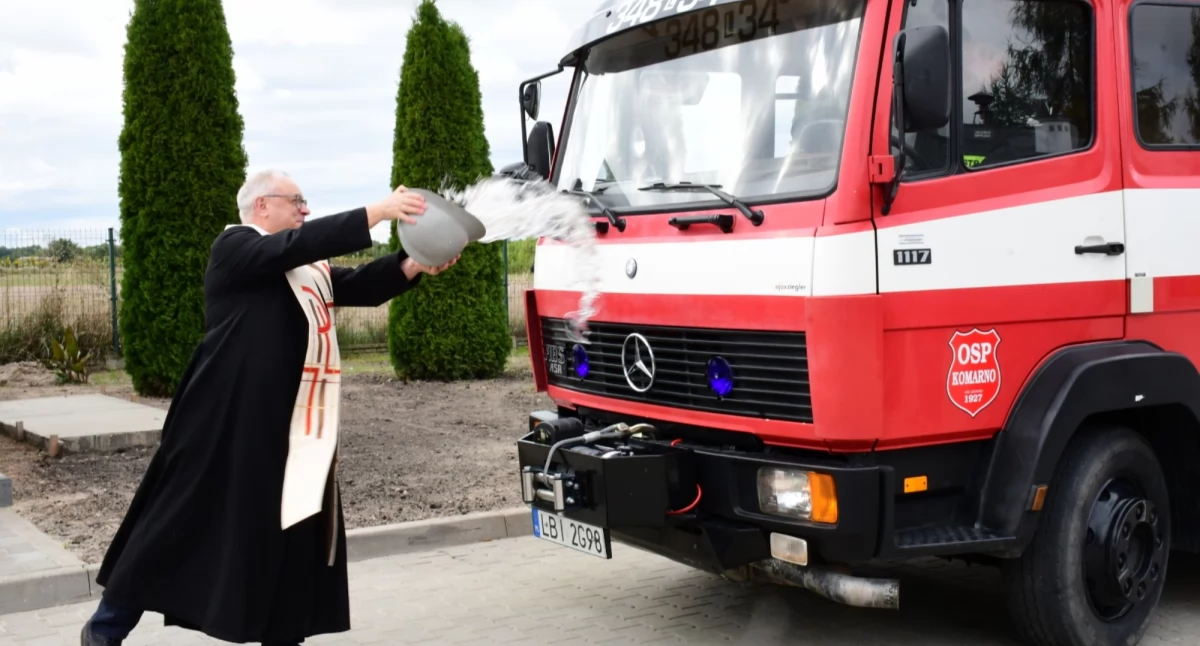 Inwestycje, Podwójne Święto Komarnie Oficjalne oddanie altany przekazanie strażackiego - zdjęcie, fotografia